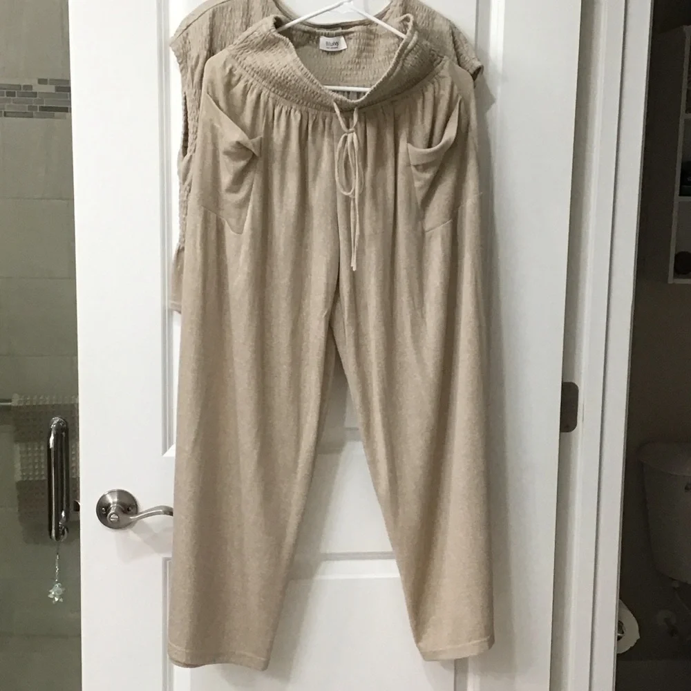 Bluivy Beige Wide-Leg Smocked Waist Pants - Picture 4 of 6